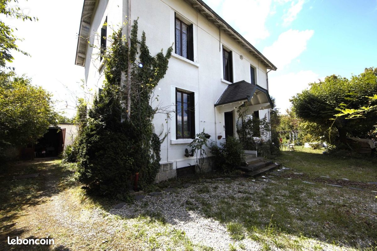 Maison 7 pièces 179 m² · à Challes-les-Eaux · 179 m² · 550 000 €