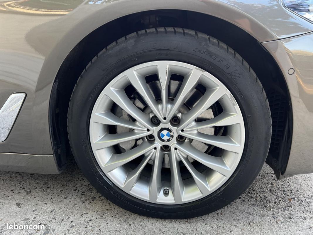 BMW SERIE 5 530d xDrive - BVA Sport Steptronic BERLINE G30 F90 Luxury PHASE 1 (image 23)