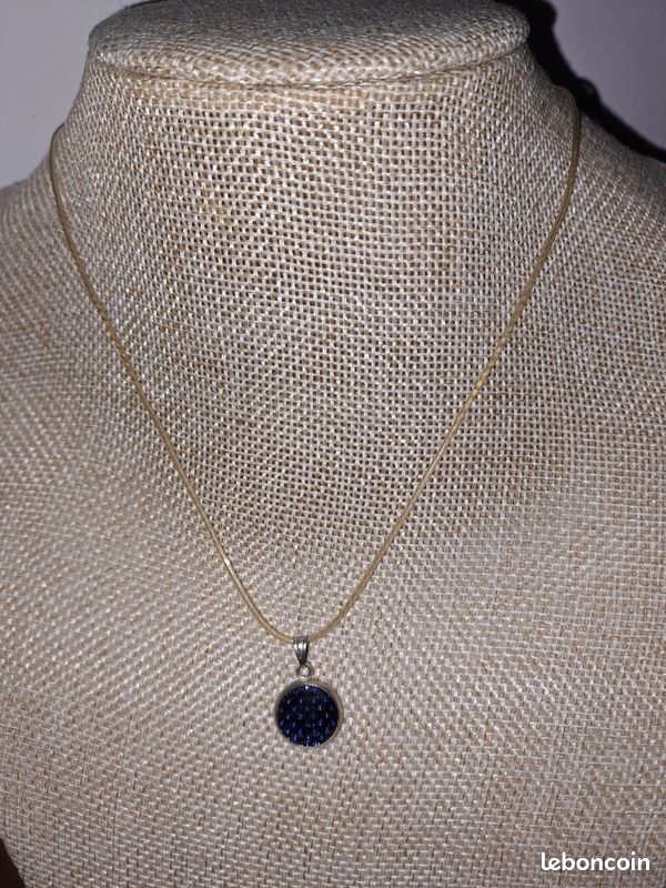 Collier noir reflet marine (image 1)
