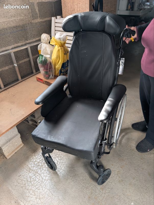 Fauteuil roulant (image 1)