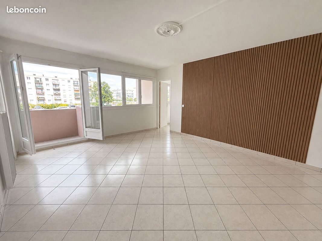 Appartement 5 pièces 99 m² · à Bihorel · 99 m² · 81 800 €