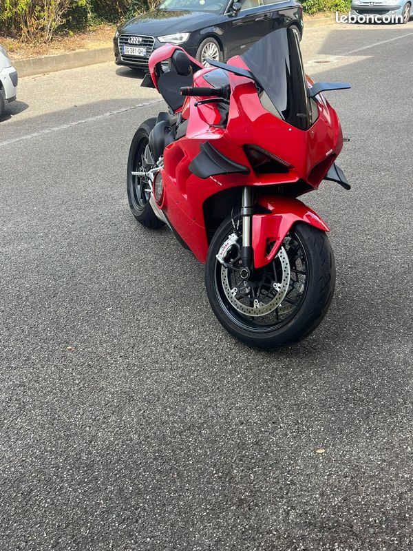 Ducati Panigale V4 (image 1)