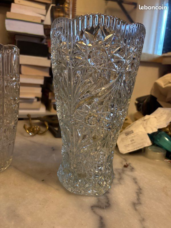 Vase en Cristal Pressé – Motif Étoiles et Palmes, 25,5 cm (image 1)