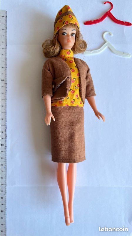Poupée Mannequin TONG Barbie Hôtesse - Tenue Complète + Accessoires, Hong Kong, Occasion
