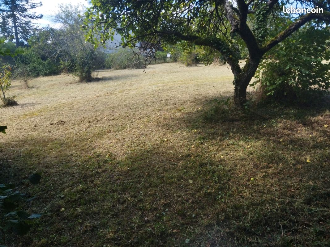 Terrain 1385m2 · à Leigné-les-Bois · 12 000 €