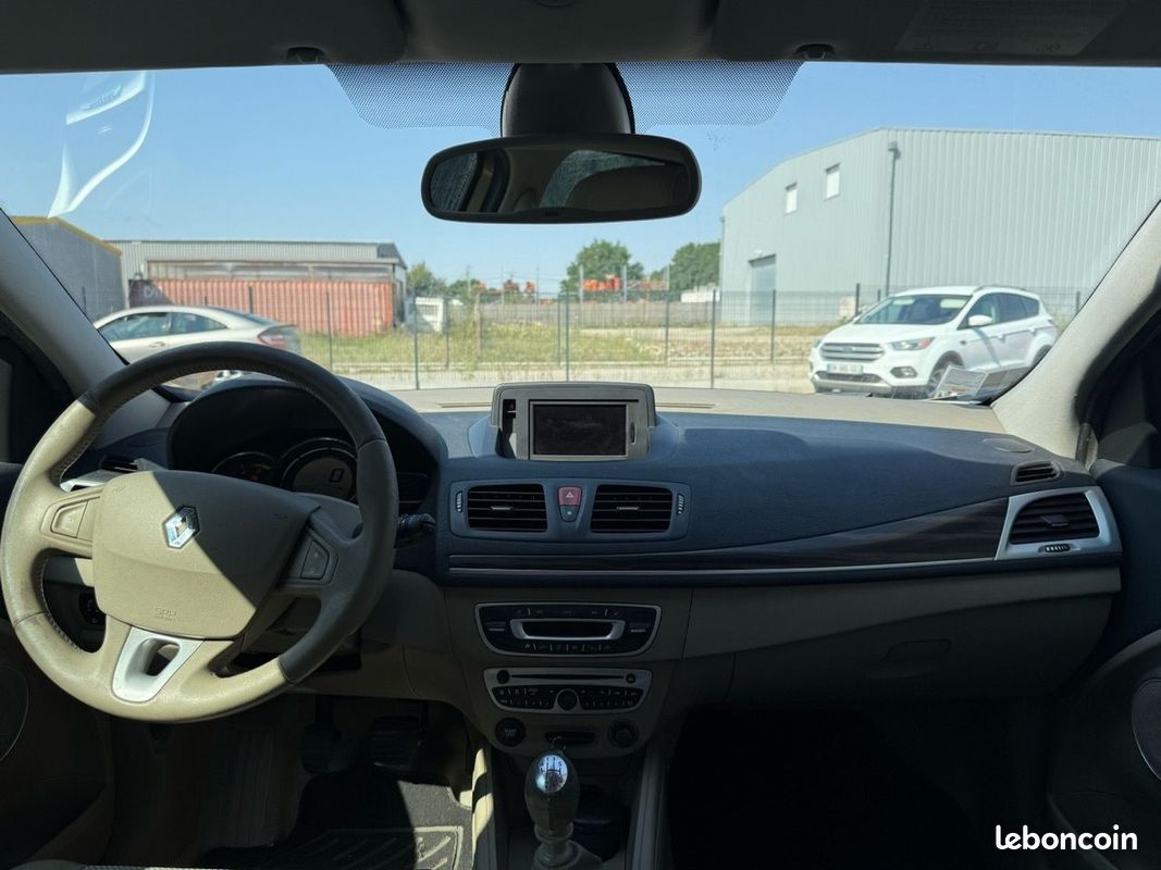 Renault MEGANE III 1.9 DCI 130CH FAP PRIVILEGE ECO² EURO5 (image 3)