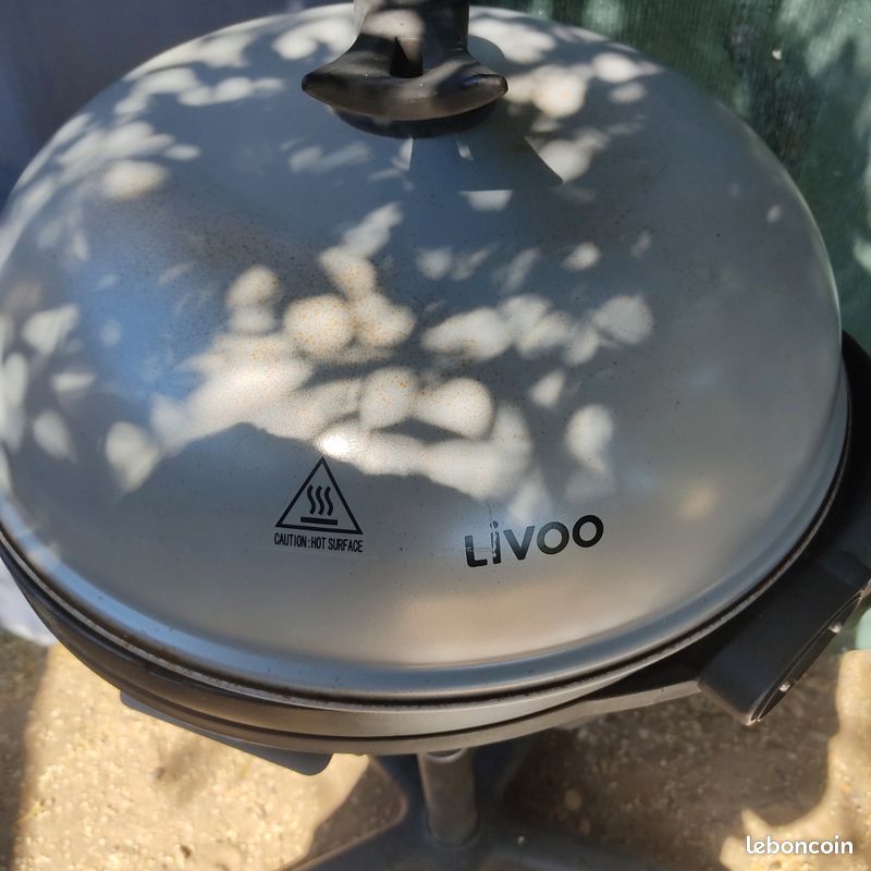 Barbecue NEUF couvercle abîmé par les intempéries jamais utilisé (image 2)