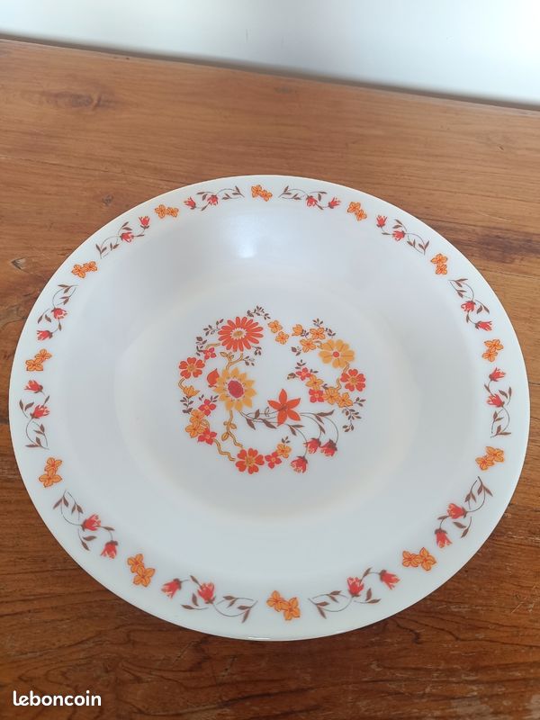 Plat Creux Arcopal Modèle Flore 29 Cm - Vintage 1960 - Fabriqué En France - Très Bon état