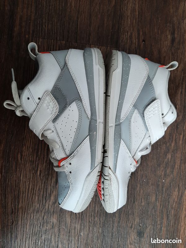 Basket Jordan blanche fille taille 35 (image 2)