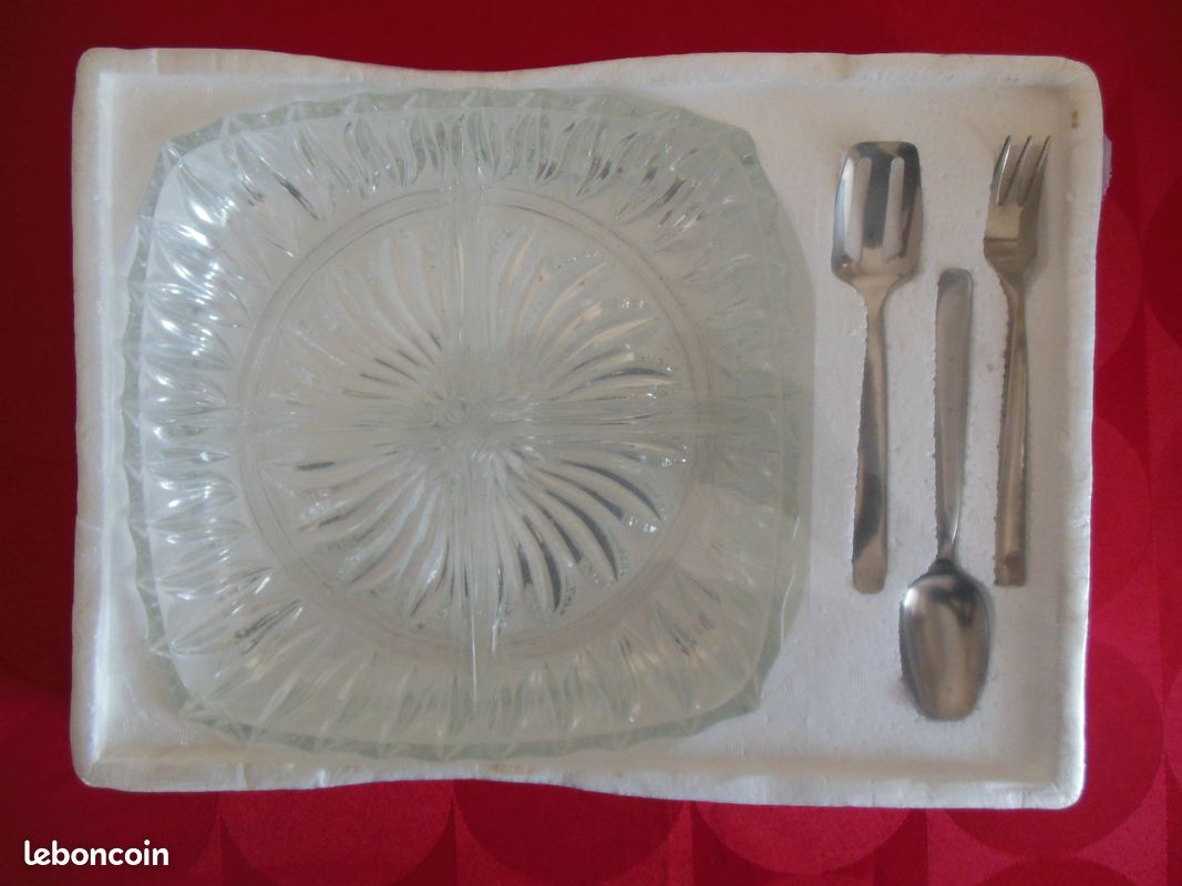 NEUF Plat à crudités ou apéritif en verre - 3 compartiments sous blister (image 1)