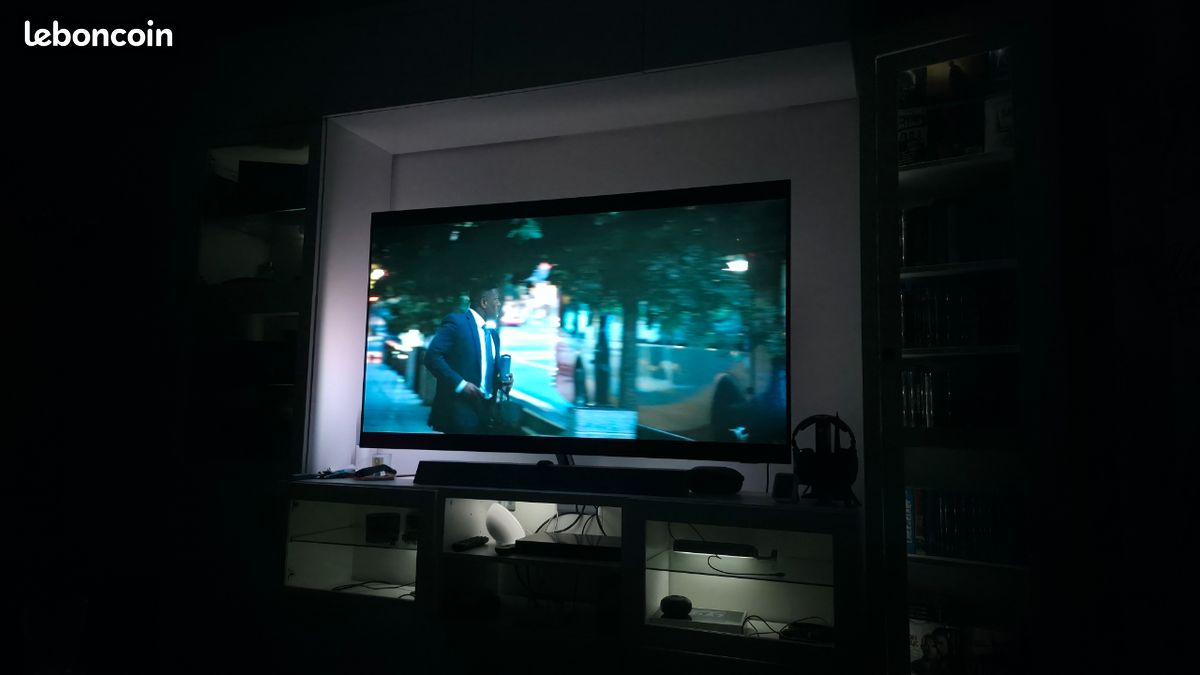 TV Oled 65" 4K Ambilight 4 côtés & barre de son Philips 65OLED935 (image 3)