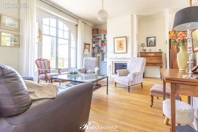 Maison 12 pièces 242 m² — 3