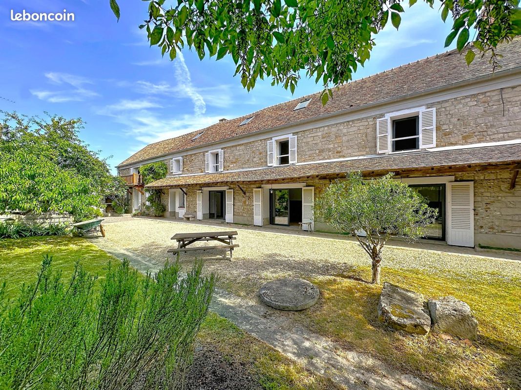 Maison 11 pièces 330 m² · à Arbonne-la-Forêt · 330 m² · 1 040 000 €