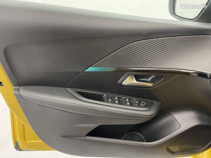 Peugeot 208 PureTech 100 S&S BVM6 Allure (image 24)