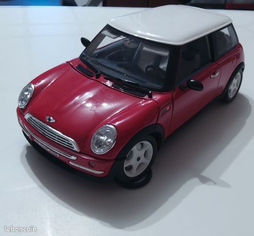Miniature 1/18 – Mini Cooper (Modèle Classic ou 2000/2001) – Bburago