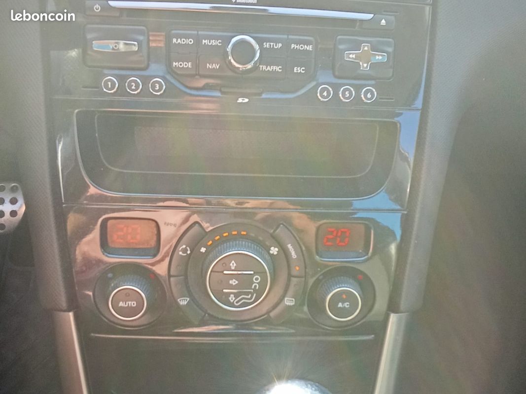 PEUGEOT 308 1.6 HDi 112ch FAP BVMP6 BLUE LION Féline (image 14)