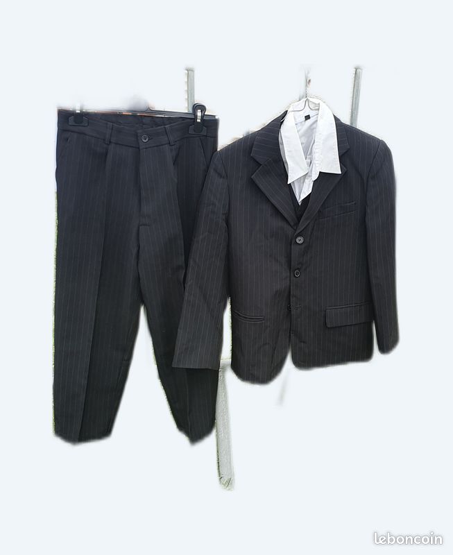 Costume (image 1)