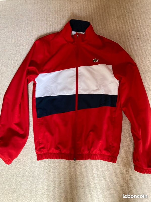 Hotel Kalinga Lacoste Tee Shirt Rouge Ensemble Lacoste Rouge Veste