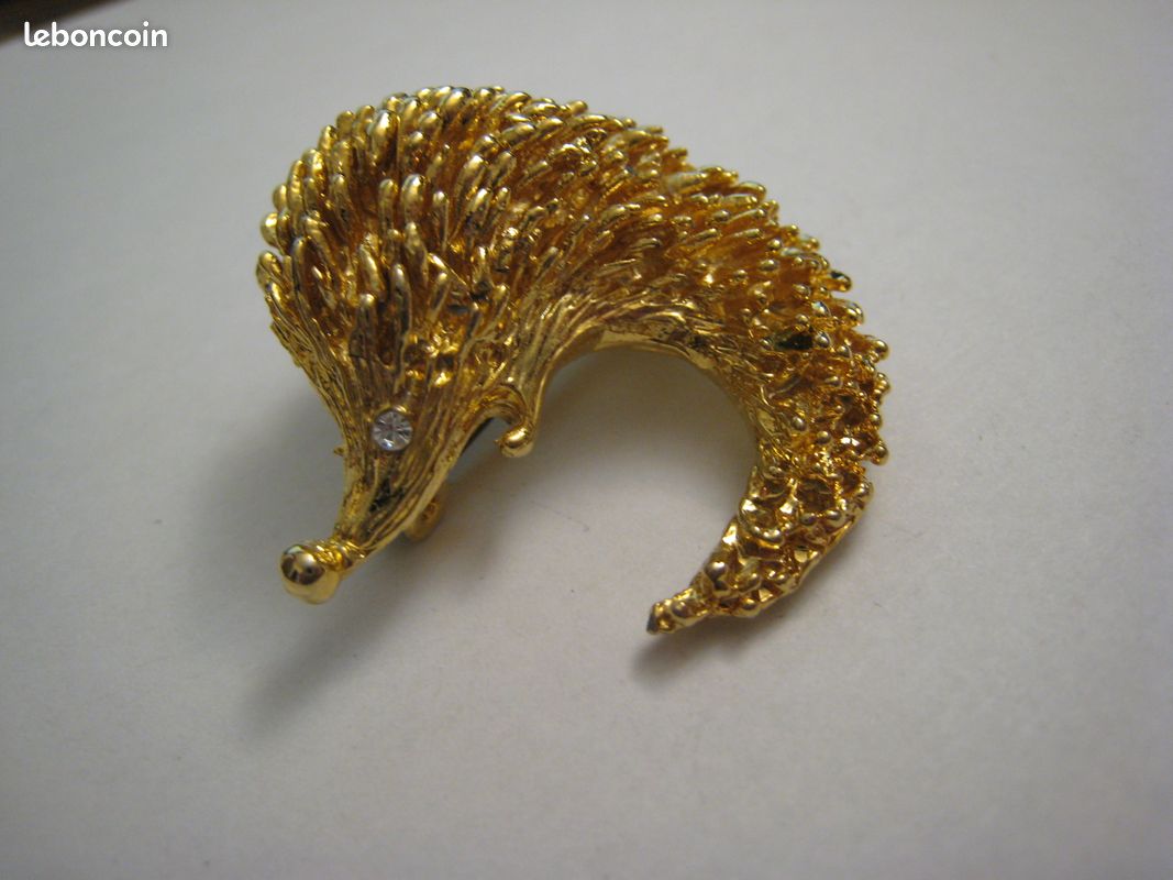 Broche Ancienne En Métal Doré Bombée - Style Art Déco, Occasion, Tige à Redresser