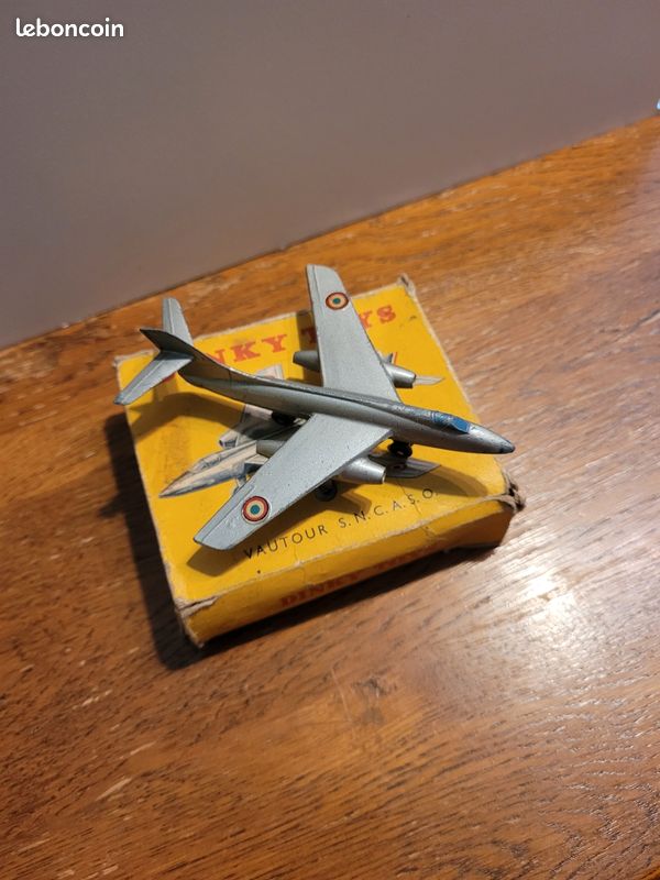 VAUTOUR S.N.C.A.S.O 1955 DINKY TOYS 1/87