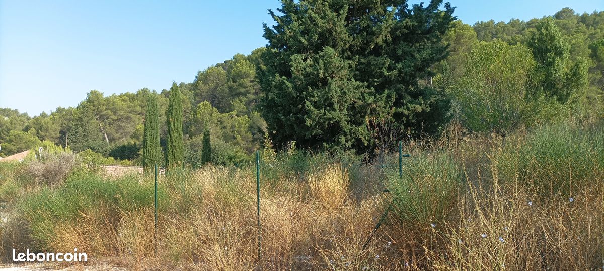 Terrain à bâtir · à Meyreuil · 230 000 €