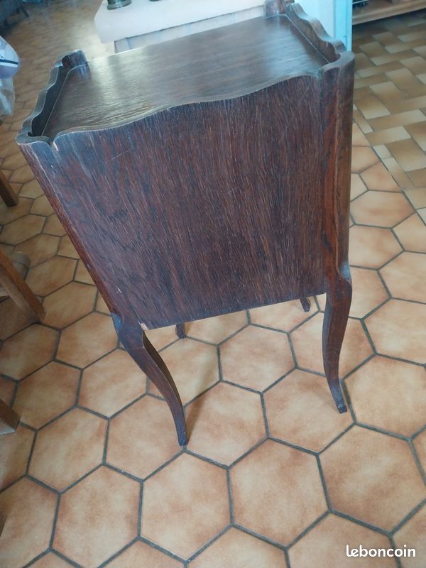 Chevet ancien avec 3 tiroirs (image 1)