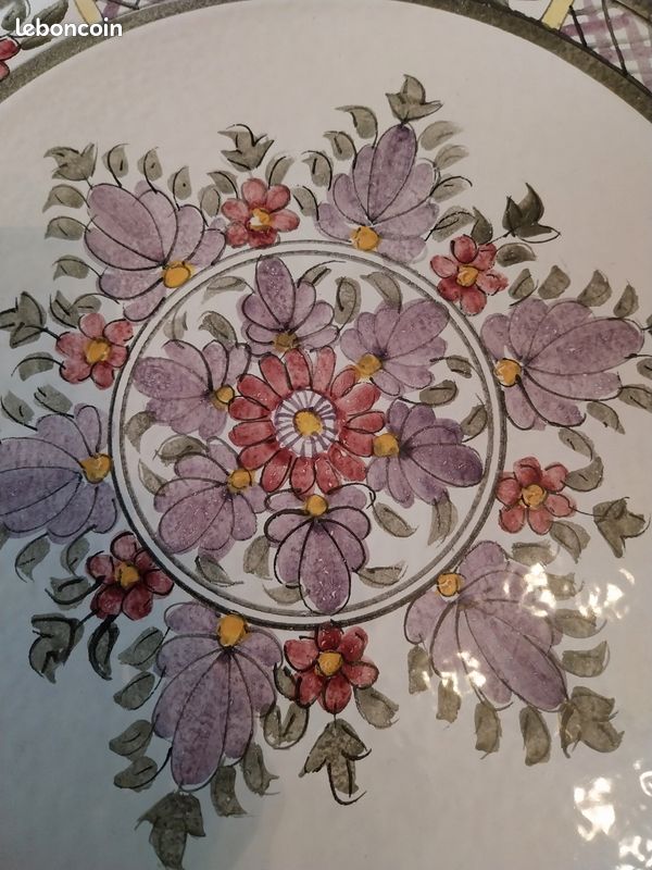 Grand plat rond céramique Abbaye Notre Dame du Bec Hellouin décor fleurs mauves (image 4)