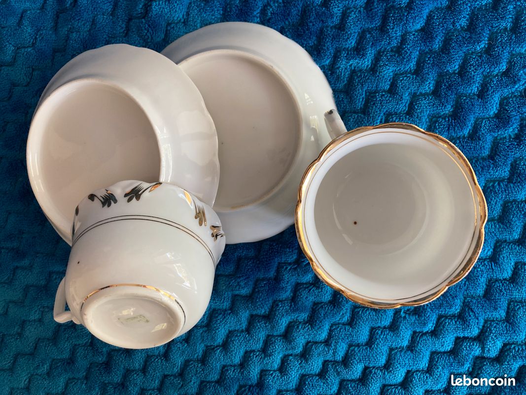 2 anciennes tasses à thé/ café porcelaine Limoges blanc/or (image 5)