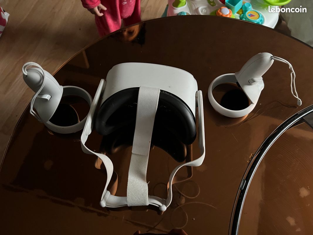 Oculus quest 2 (image 2)