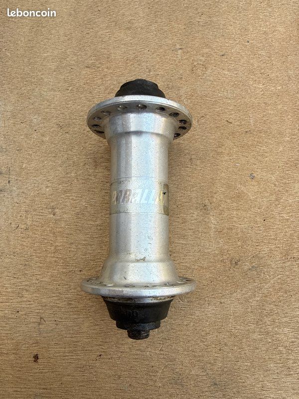 Moyeu Avant Vélo Shimano Parallax HB-MC30 - 32 Trous - Axe Quick Release - Neuf