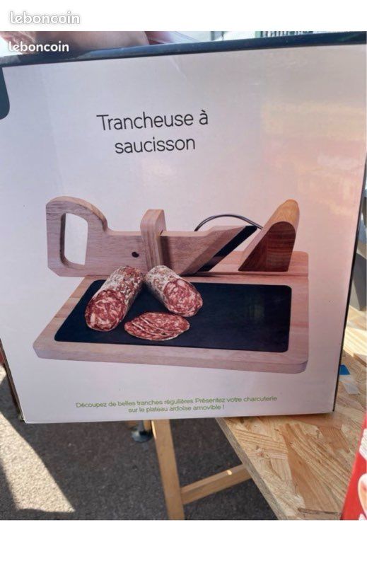Trancheuse à saucisson neuve (image 1)