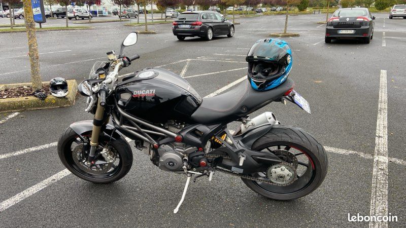 Ducati Monster 1100 EVO – 2011 – 28073 km Etat impeccable Motos
