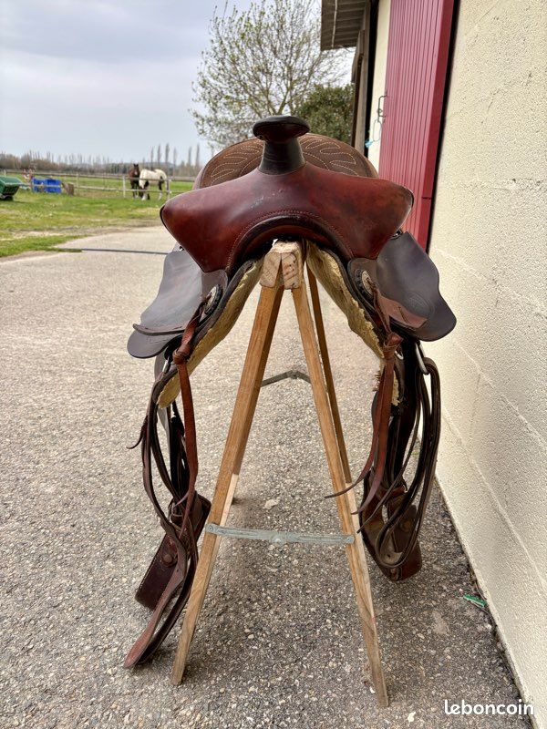 Ancienne Selle Western Vintage - Avec Bottes Et éperons - Déco Western Américain