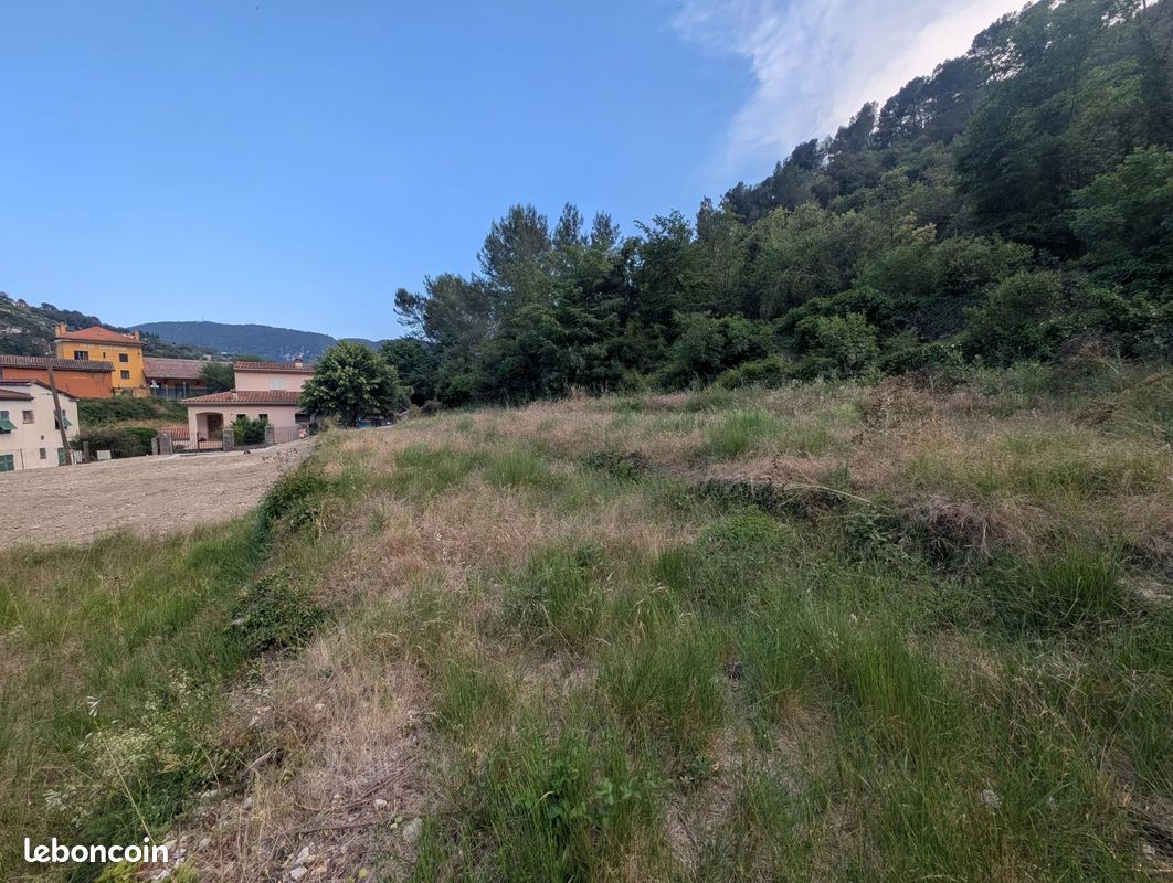 Terrain 1172 m² · à Cantaron · 1 172 m² · 299 000 €
