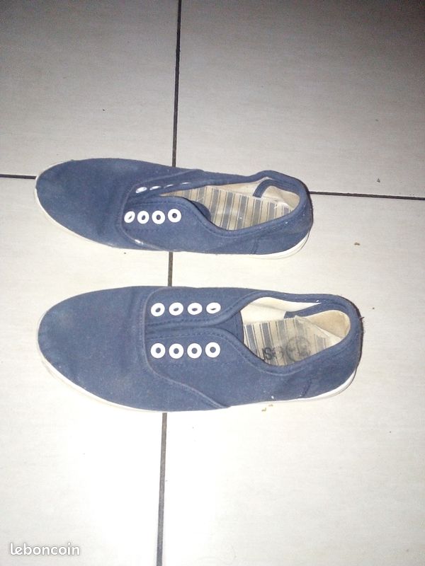 Des chaussures pour enfant noir pointure 36 (image 1)