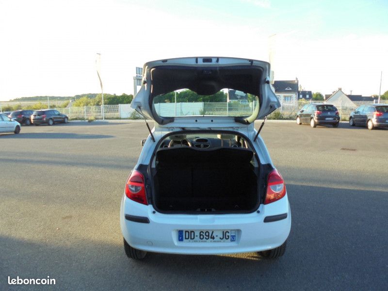 Renault CLIO III 1.5 DCI 85CH EXPRESSION 5P (image 7)