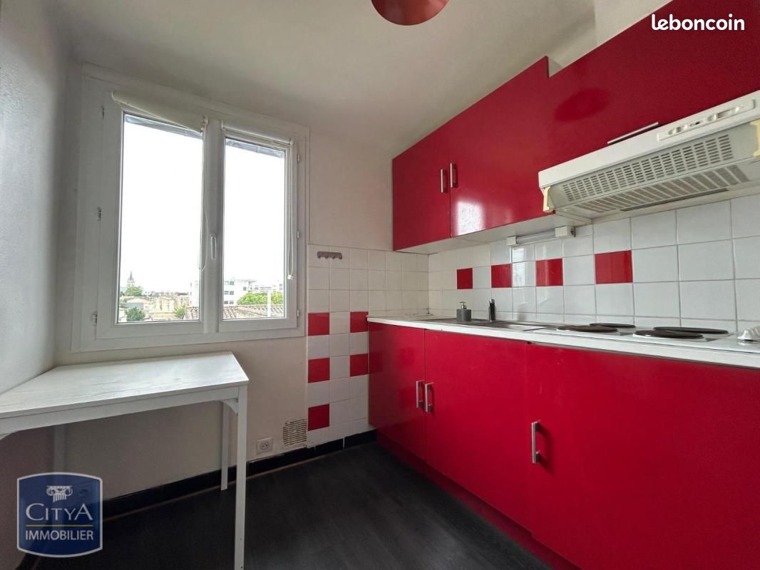 Appartement 1 pièce 31 m² · à Niort · 31 m² · 440 €