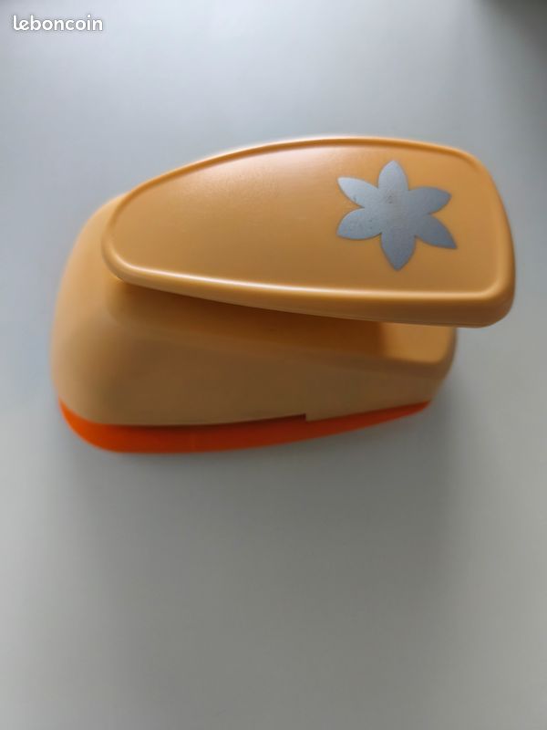 Perforatrice fantaisie " Fleur" (image 3)