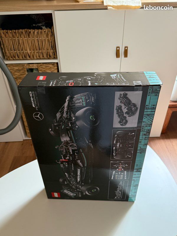 LEGO Technic Mercedes-AMG F1 Neuf (image 5)