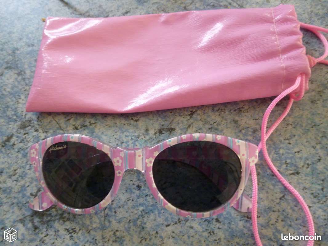 Lunettes soleil fille 4,5 ou 6 ans ; tb état (image 1)