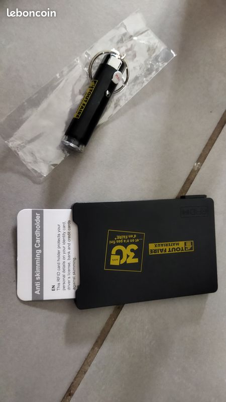 Pochon + gourde jaune + goodies (image 2)