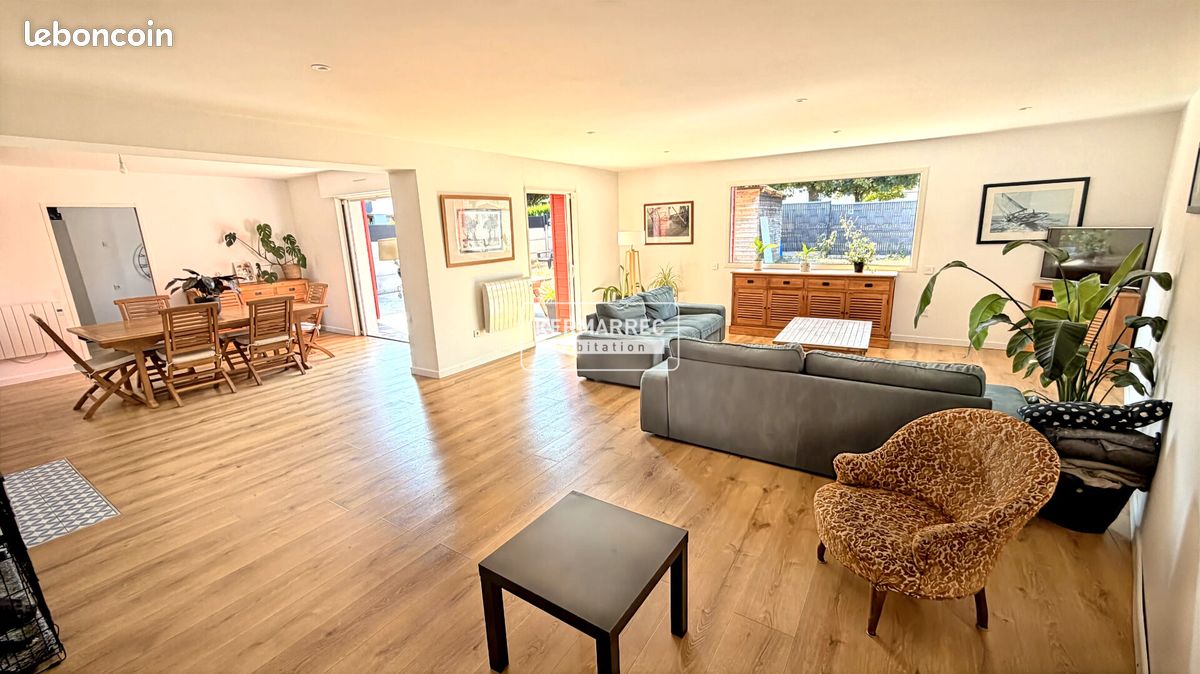 Maison 7 pièces 173 m² · à Étrelles · 173 m² · 344 800 €