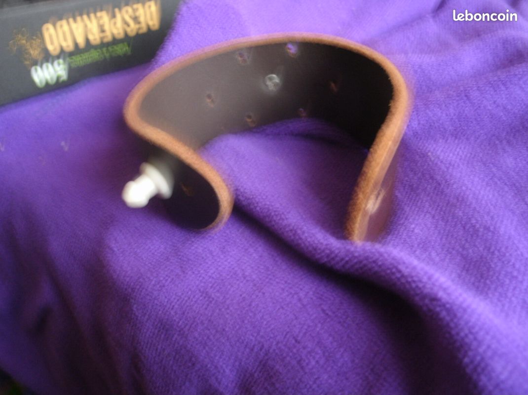Bracelet cuir avec motif crane (image 3)
