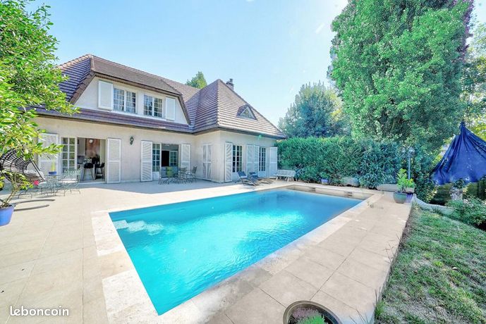 Maison 8 pièces 211 m²