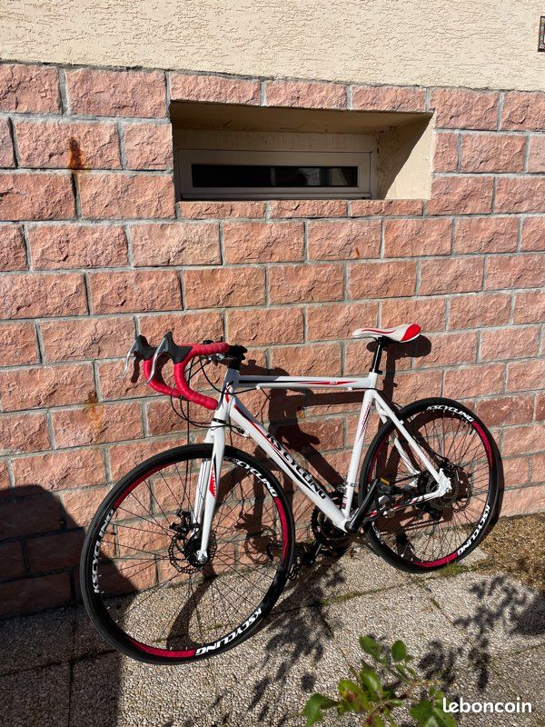 Vélo route KS Cycling 28 pouces (rouge/blanc) Vélos