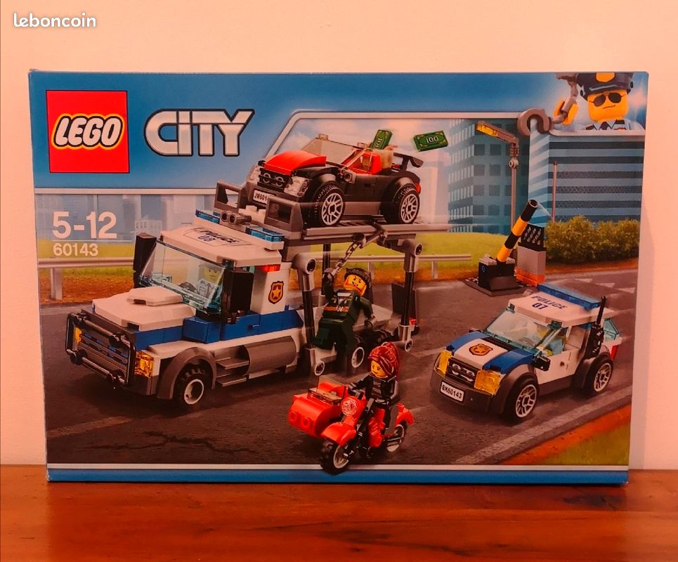 Lego 60143 Le Braquage du Transporteur de Voitures (image 1)