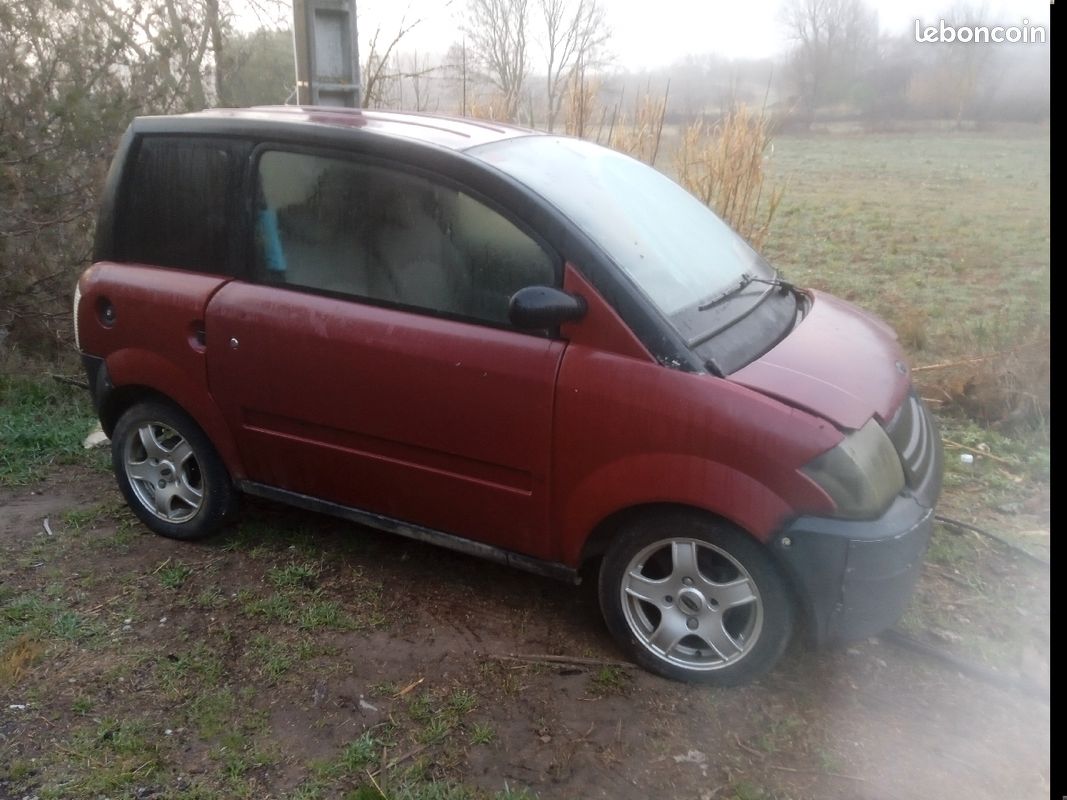 Réparation du pare-choc de la carrosserie d'une Microcar MC1 avec