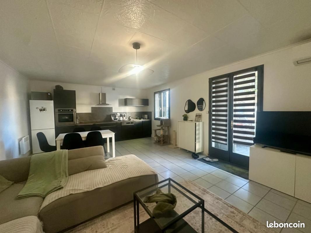 Immeuble 6 pièces 125 m² · à Aimargues · 125 m² · 270 000 €