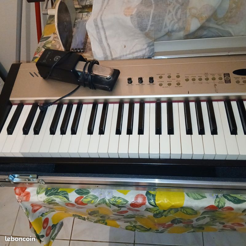 Vends piano numerique Roland avec fly case (image 4)