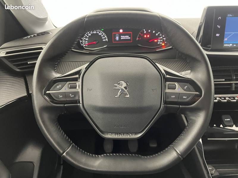 Peugeot 208 PureTech 100 S&S BVM6 Allure (image 21)